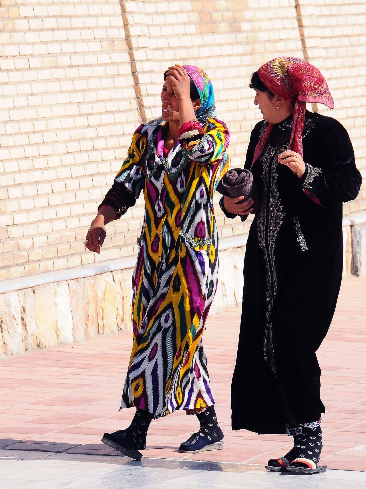 Deux femmes dans la rue