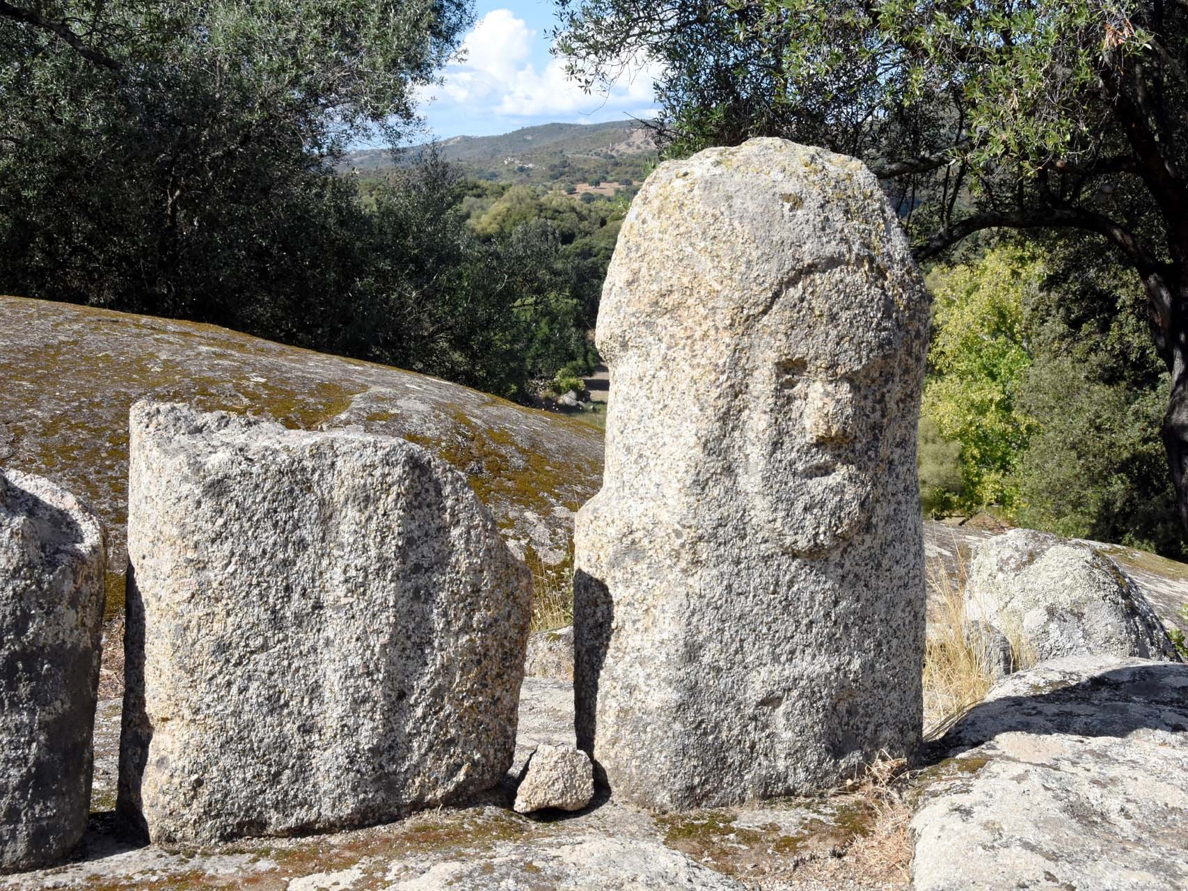 Filitosa, une statue-menhir du site archéologique