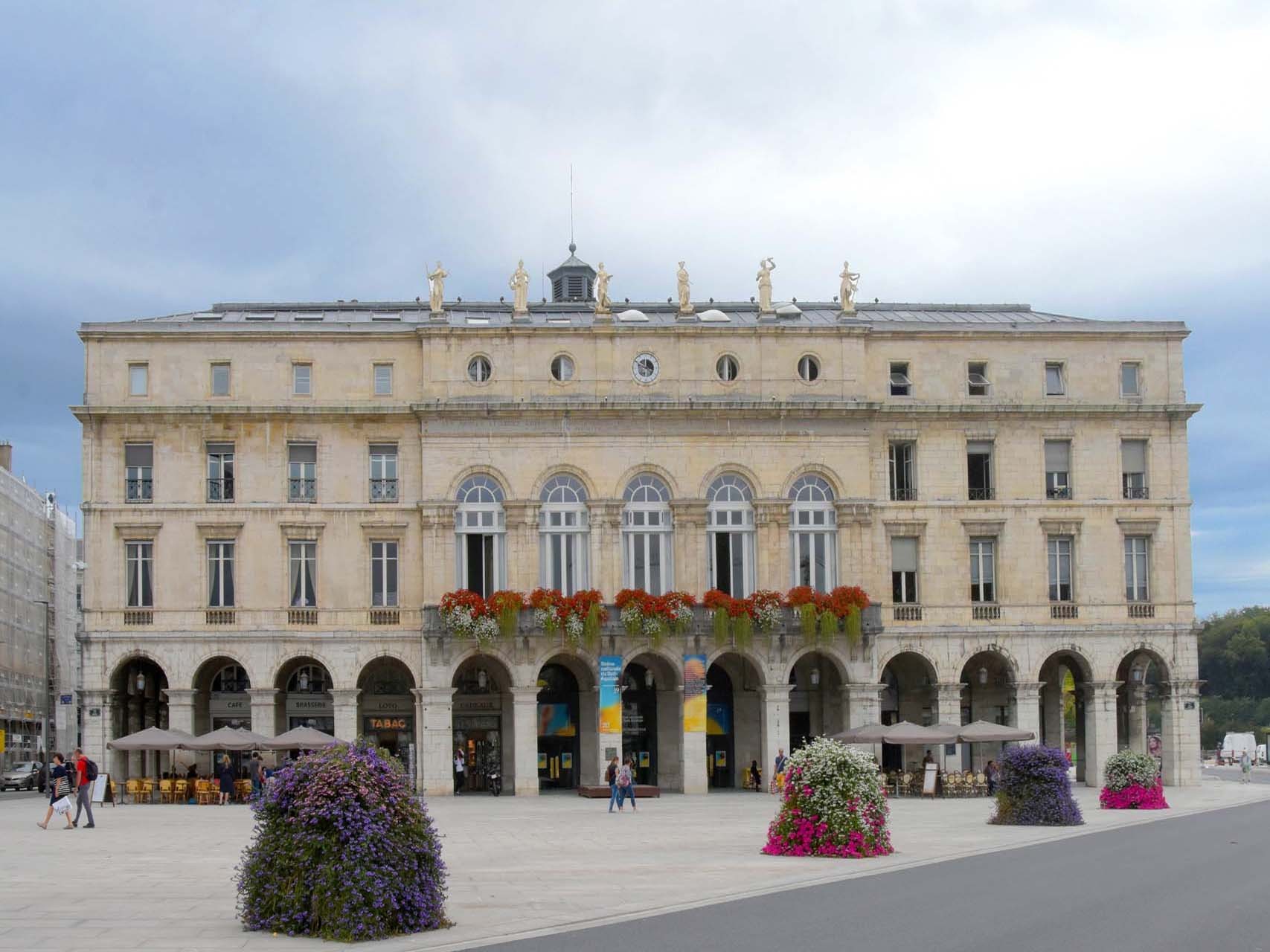 L'Hôtel de Ville